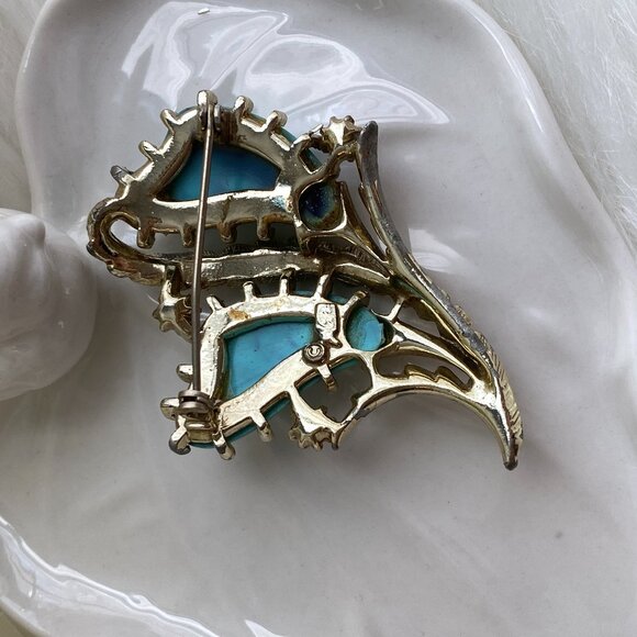 CORO PEGASUS FAUX TURQUOISE & PEARL BROOCH - Picture 5 of 6